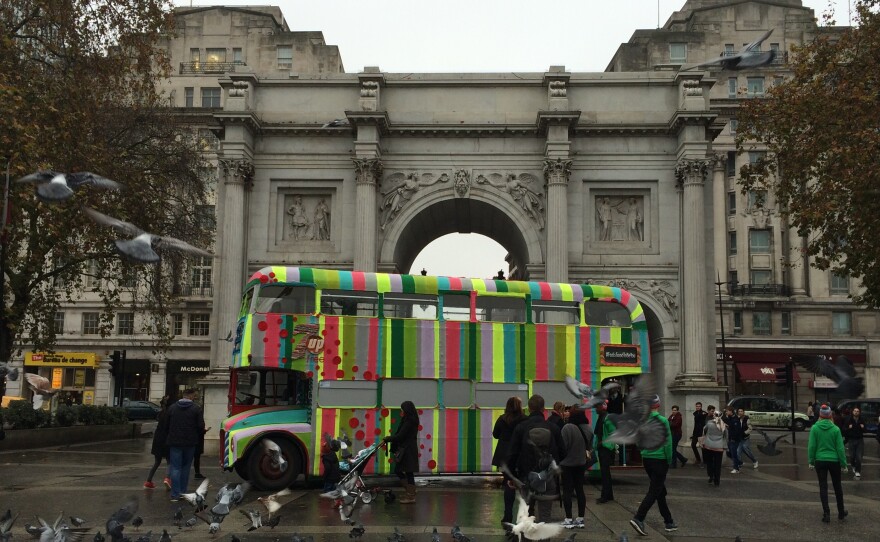 Magda Sayeg: Double-Decker Bus (London, United Kingdom)