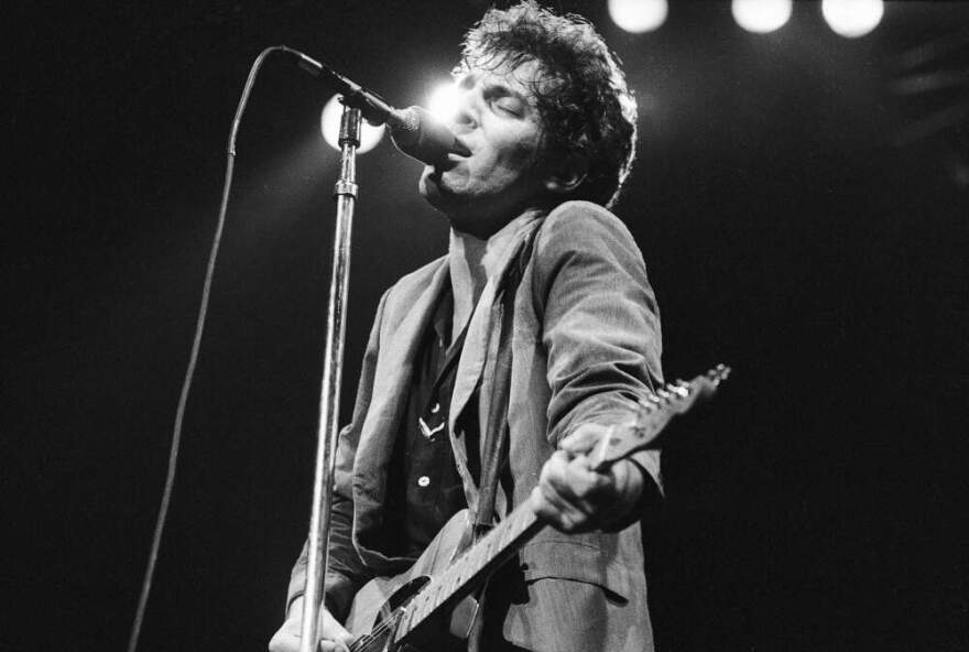 Bruce Springsteen performs in New York on Aug. 21, 1978. (Jim Pozarik/AP)