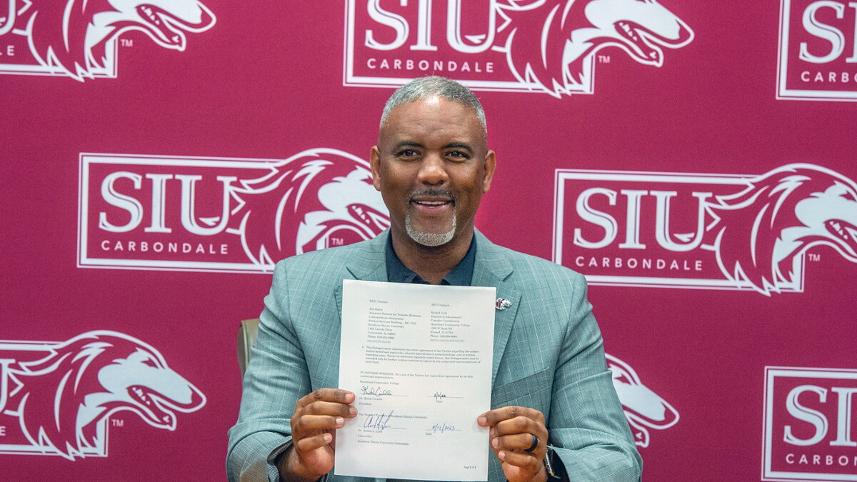 SIU Carbondale inks agreement to improve access for Heartland Community College students - Vimarsana News