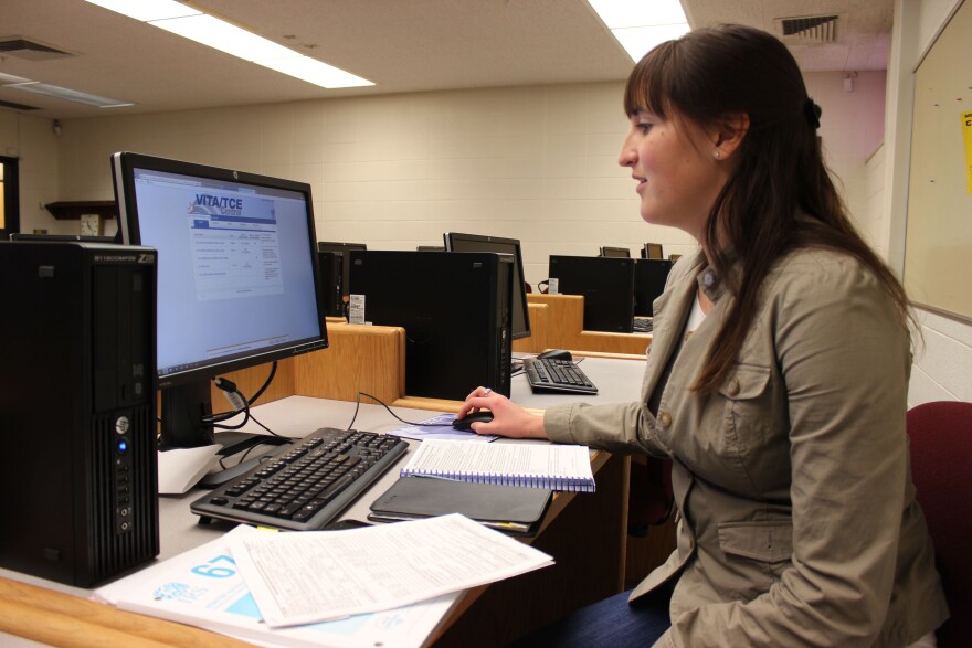 girl at computer 