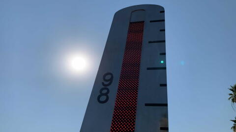 The "Earth thermometer" sculpture
