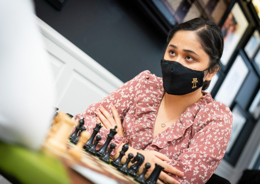 Gulrukhbegim Tokhirjonova playing in the 2021 U.S. Women’s Chess Championship, Round 1.