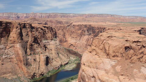 Colorado River winds through Horseshoe Bend