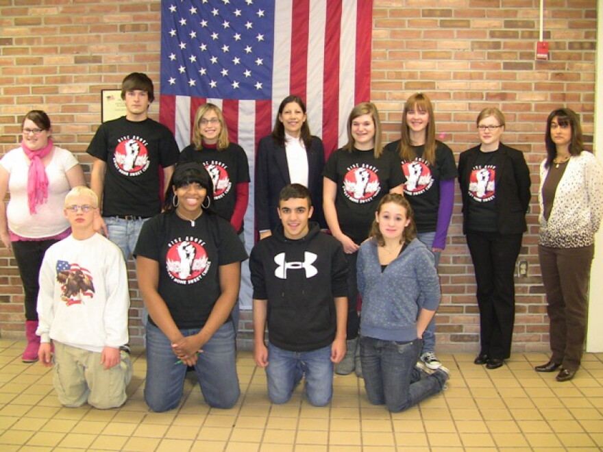 Sweet Home students participate in pledge to be \"smoke-free\"