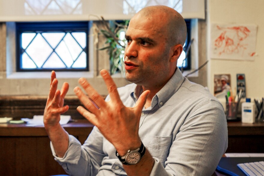 Professor Albert Laguna was not expecting more than 120 applicants for his course, titled “Bad Bunny: Musical Aesthetics and Politics.” Speaking to El Nuevo Día newspaper in Puerto Rico, Laguna said he prefers a more intimate class size.