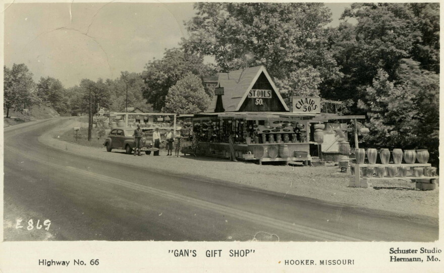Gan's Gift Shop, 1941