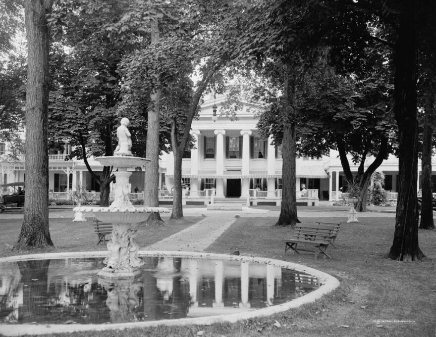 The Maplewood, on the north side of Maplewood Avenue, between North and First Streets, around 1900-1920. 