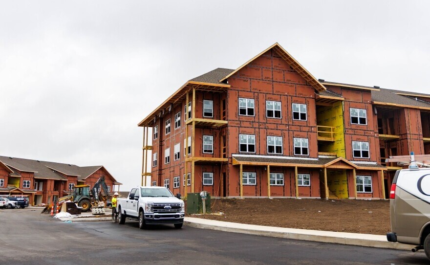 Las primeras unidades ya están terminadas en el desarrollo de viviendas Carden Springs en construcción en el norte de Normal