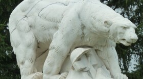 Polar Bear Monument in White Chapel Cemetery, Troy, Michigan, sculptor Leon Hermant. Photo by Bolandera from Wikimedia Commons
