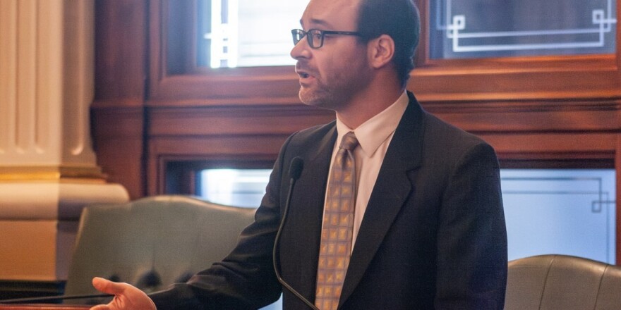 Rep. Daniel Didech, D-Buffalo Grove, speaks on the House floor May 27. His bill would make Illinois the third state to regulate frontier AI models. 