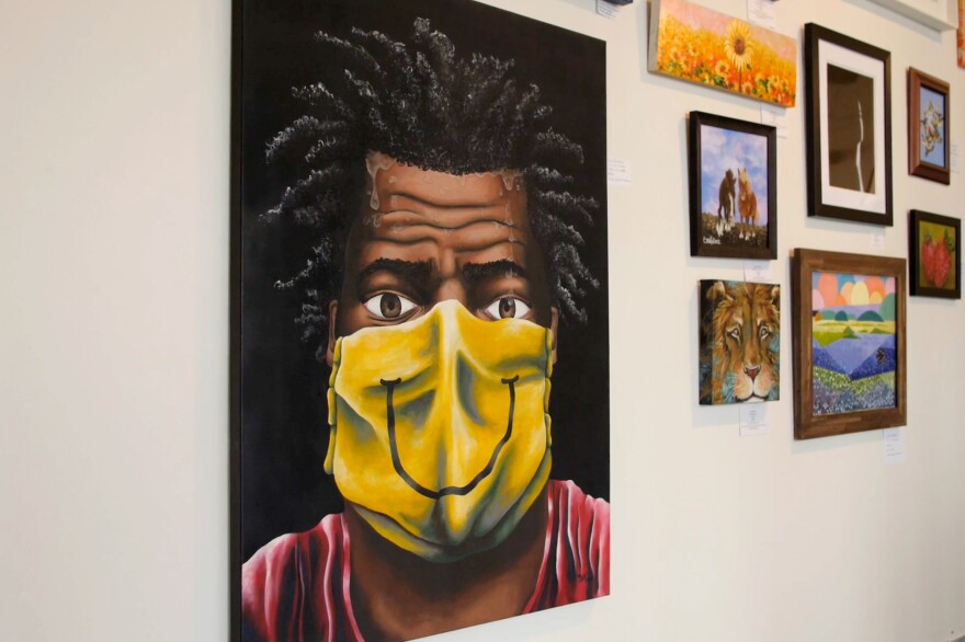 व्हेयर एआरटी थू, एपिसोड 205 - ईस्ट हार्टफोर्ड और वेथर्सफील्ड। आंद्रे रोचेस्टर का एक टुकड़ा 9 जुलाई 2022 को आर्टस्पेस हार्टफोर्ड में लटका हुआ है।