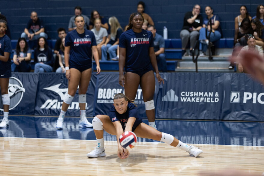 UA Volleyball 42