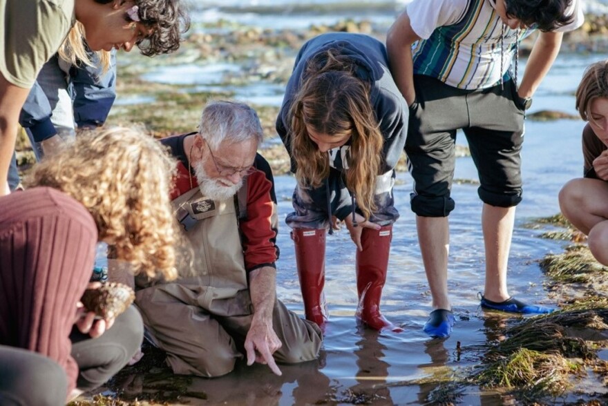 Jeff Goddard, from the UCSB Marine Science Institute, instructs students at Naples Point in 2022.