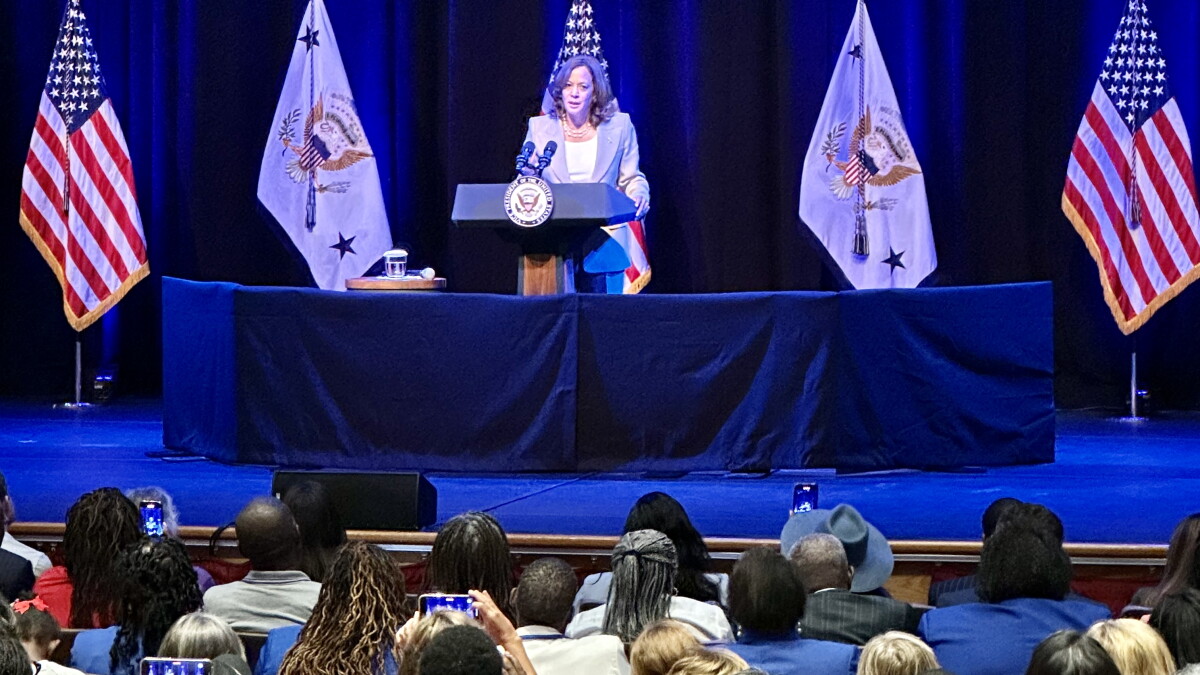 In Jacksonville, Kamala Harris decries Florida's education standards as 'propaganda' - Vimarsana News