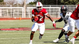 Action shot of MicahJo Barnett, running back for William Jewell College in a 2025 game. Barnett died during a game Saturday in Liberty, Missouri.