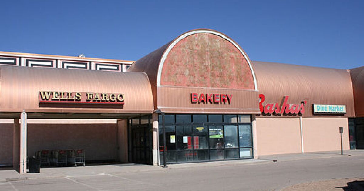 California grocer acquires Arizona's Bashas' supermarkets