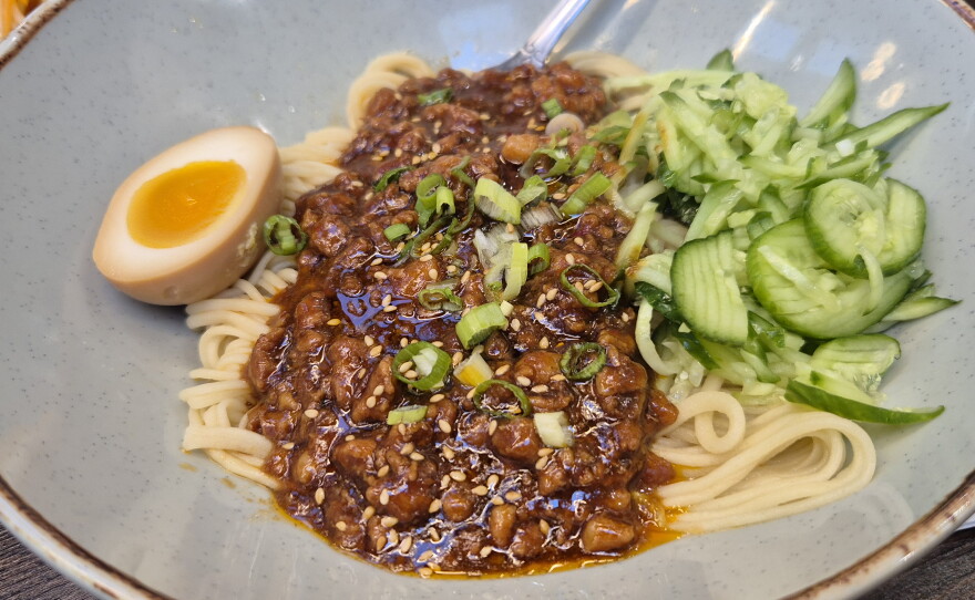Numbing Spicy Mince Pork with Round Noodles