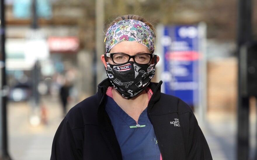 Nurse wearing a facemask 