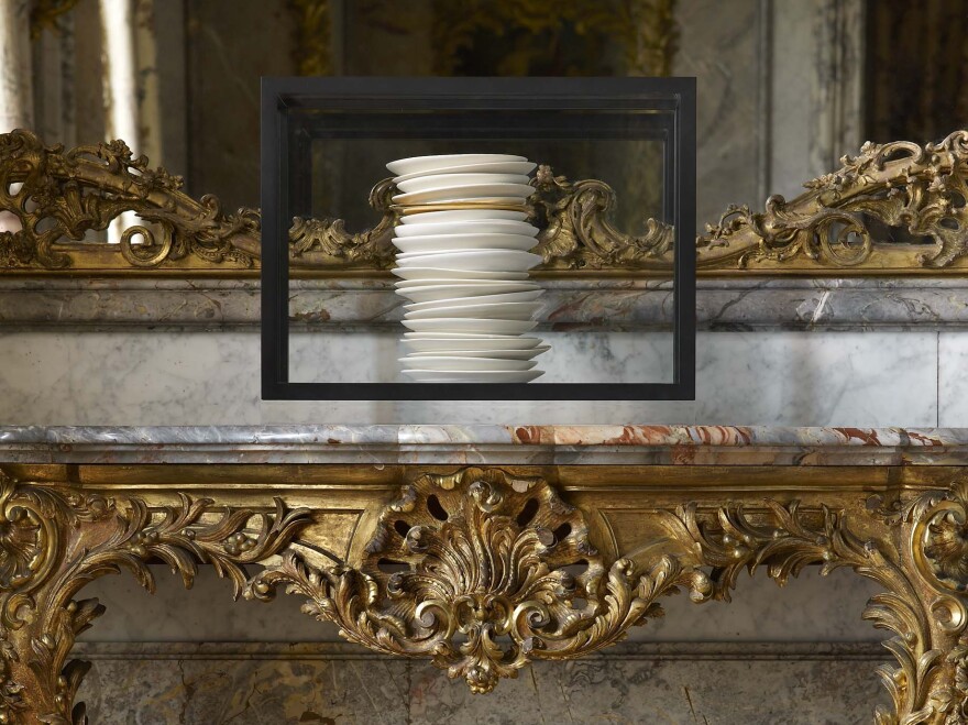 De Waal's 2012 work all and more is on display in the Dining Room. It is made up of 23 porcelain dishes: 22 in white and cream glazes and one gilded dish, contained in a clear glass vitrine.