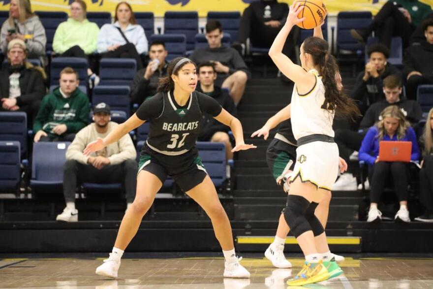 Action shot of Jayna Green vs Central Oklahoma basketball