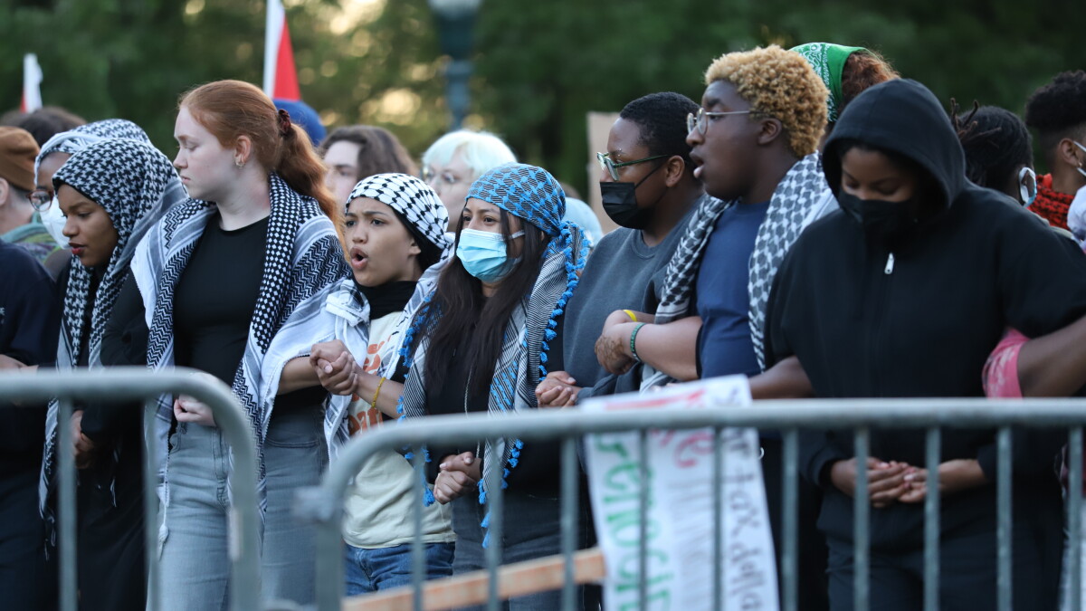 CWRU protest calling for Gaza ceasefire continues into second night - Vimarsana News
