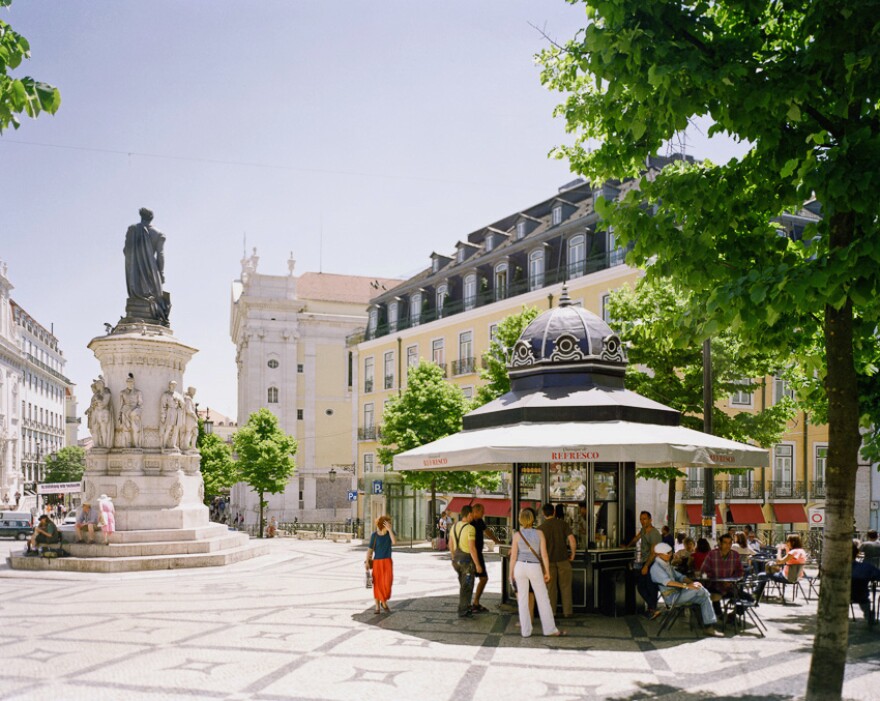 Quiosque da Praça Luís de Camões, one of the refurbished refreshment stands that Catarina Portas and architect João Regal helped restore to Lisbon's plazas.