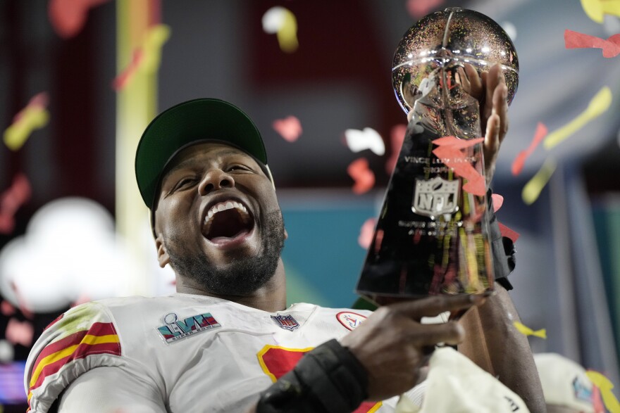 Super Bowl 57: Chiefs and Eagles to meet for title in Arizona