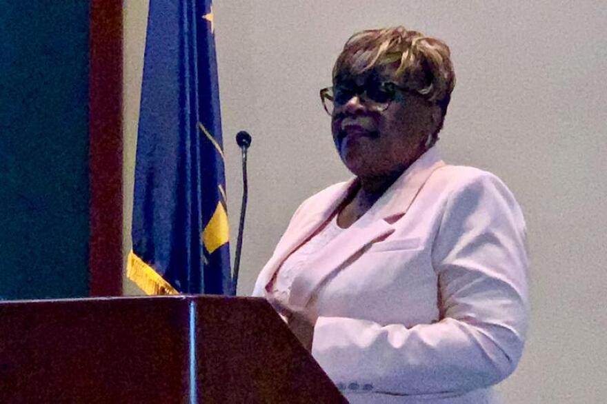 U.S. Census Bureau Regional Director Marilyn Sanders speaks to Indiana state agency personnel.