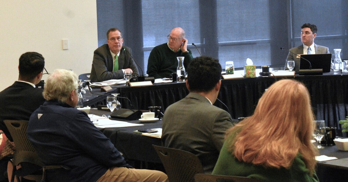 University of Oregon leaders share mixed financial outlook at trustees meetings