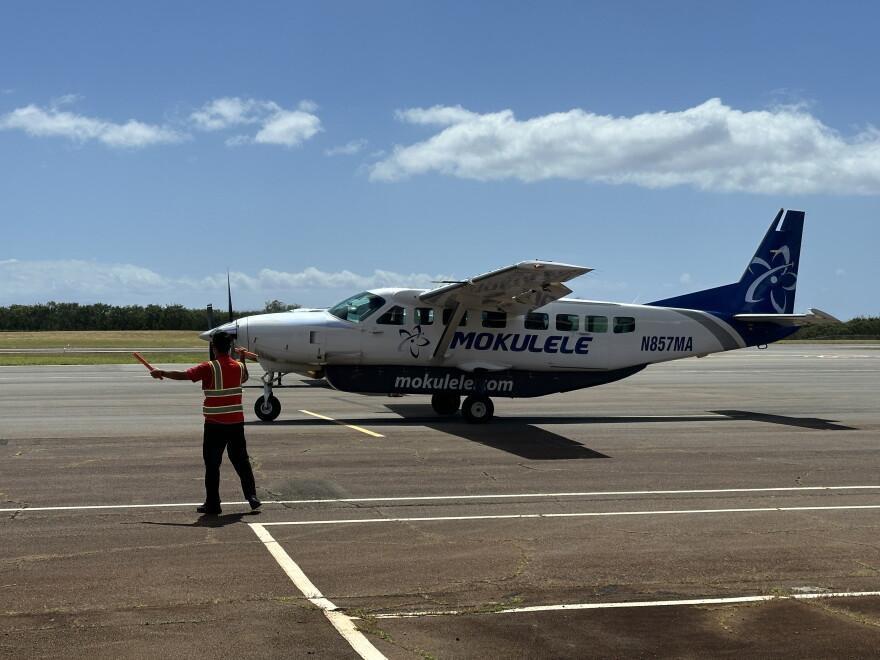 Mokulele Airlines will continue subsidized service to Lānaʻi for the next four years under a new federal contract.