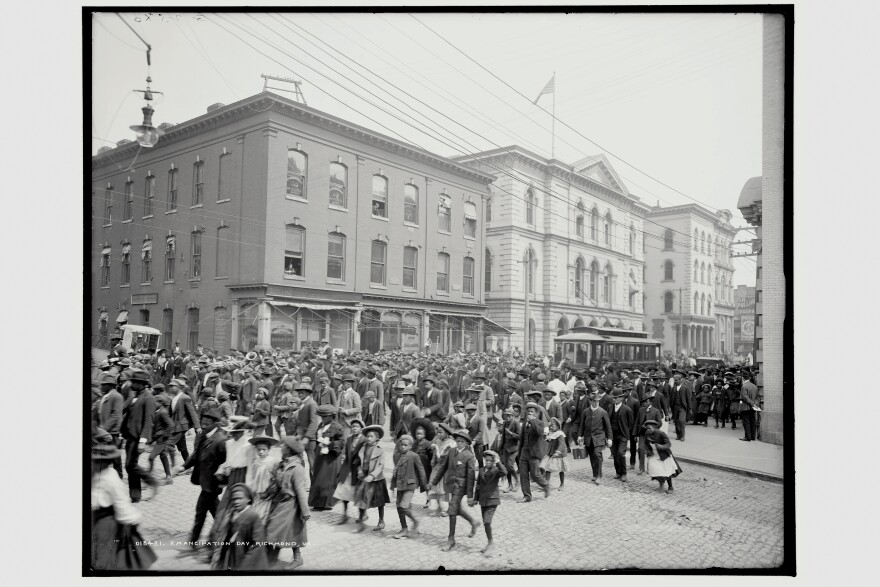 The 1905 Emancipation Day parade makes its way down Main Street in Richmond, Virginia, with a streetcar sitting in the middle of the crowd. At the time of this photograph, Black Richmonders were in the midst of a sustained boycott of the city’s segregated streetcars, walking to school, work, and church rather than paying for second-class treatment. The parade tied the history of emancipation to their ongoing fight for dignity and full citizenship.