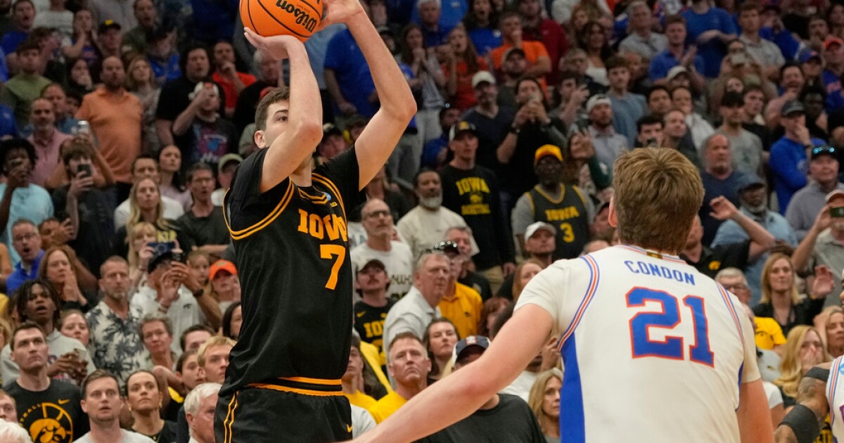 Iowa stuns defending champ Florida in NCAAs on last-second 3-pointer