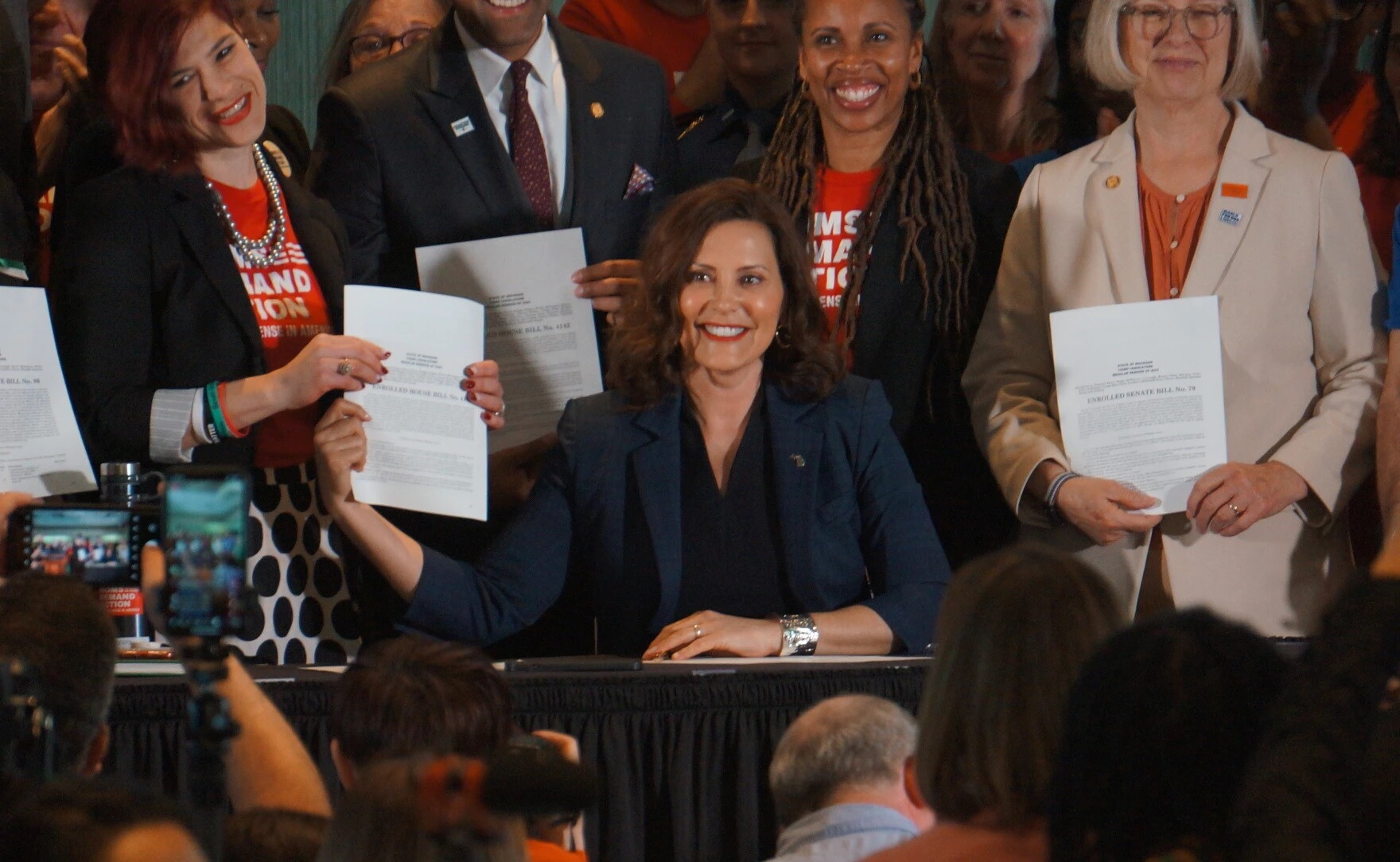 Whitmer signs gun storage, universal background check bills into law ...