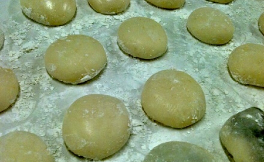 Formed mochi rounds, up close.