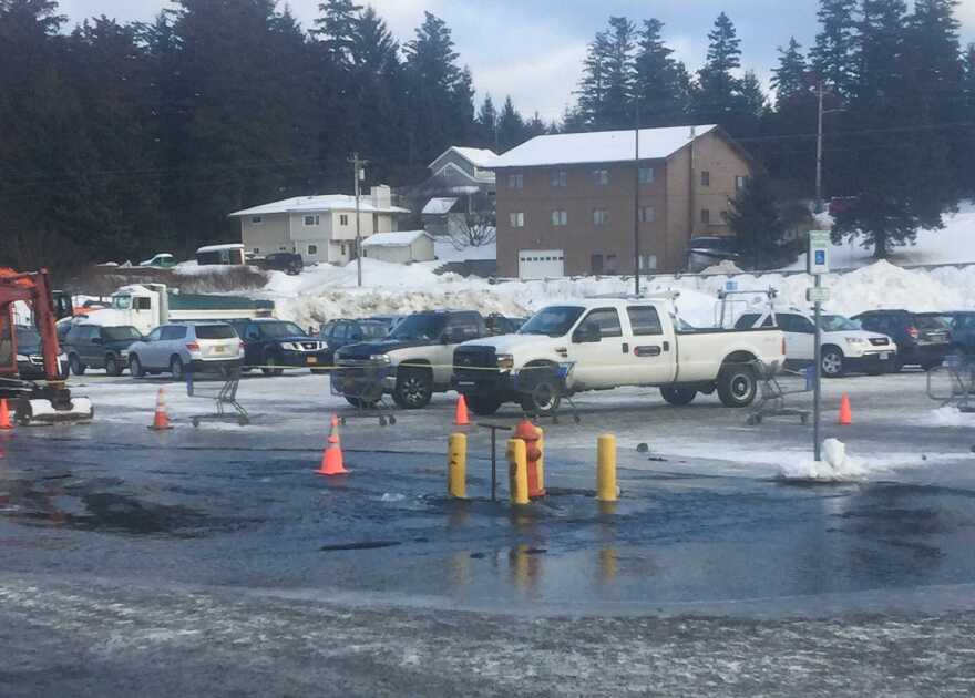 Gushing fire hydrant at Walmart on Friday. (Photo by Willy Bethea/KMXT)