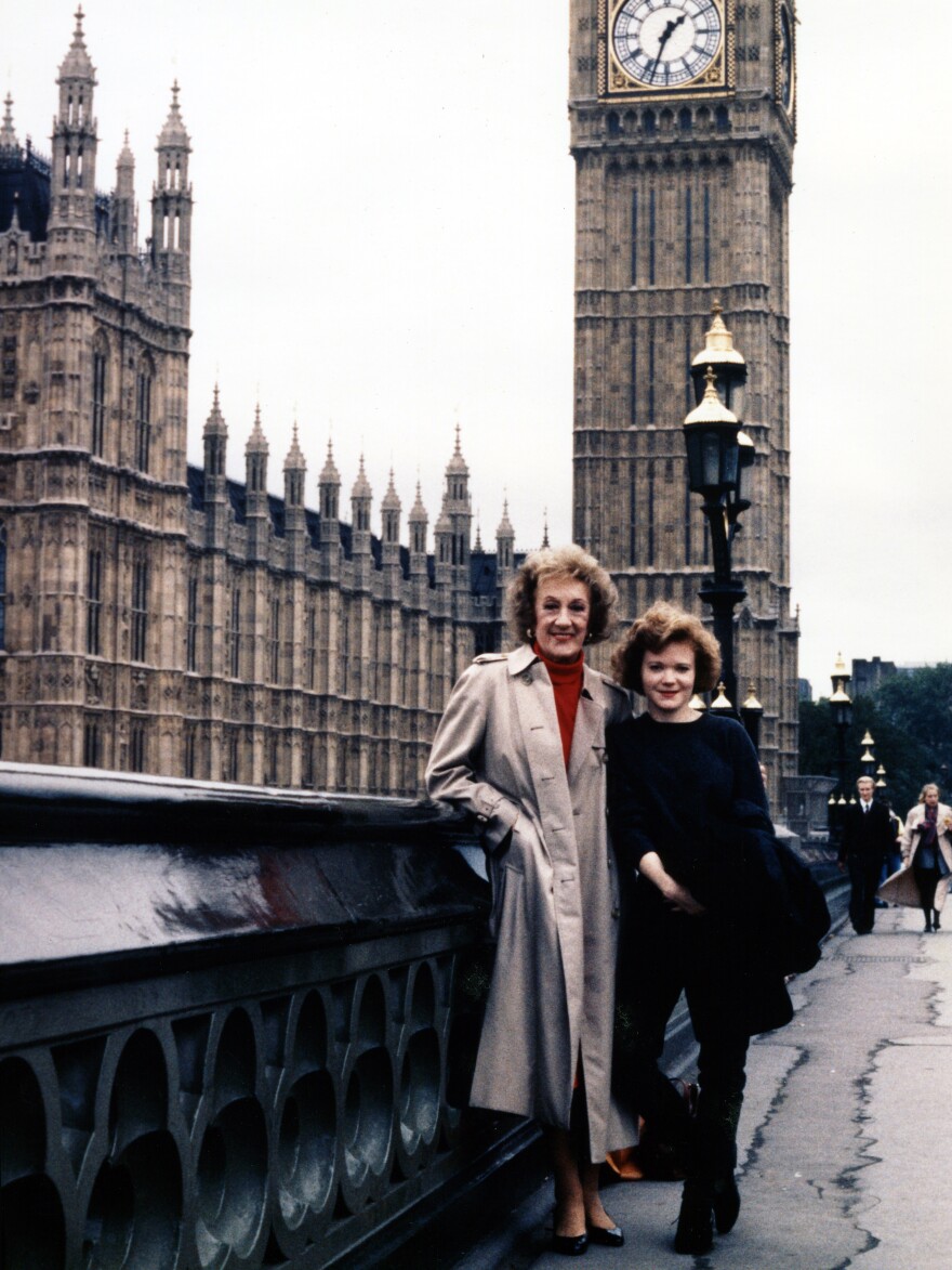 Marian McPartland and Shari Hutchinson, London Bridge, 1991