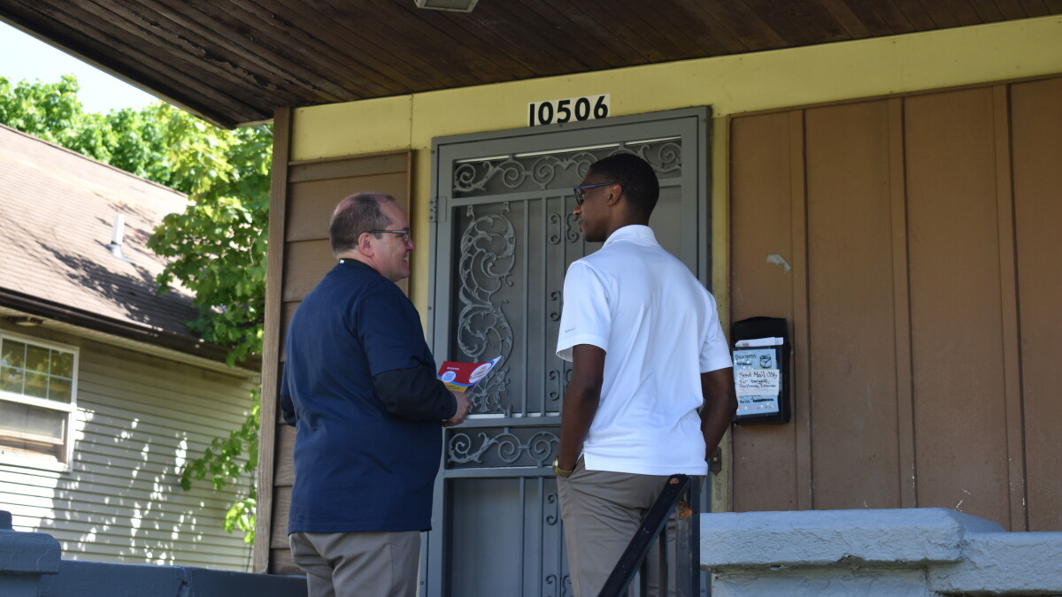 Justin Bibb, Eric Gordon take summer program message door to door - Vimarsana News