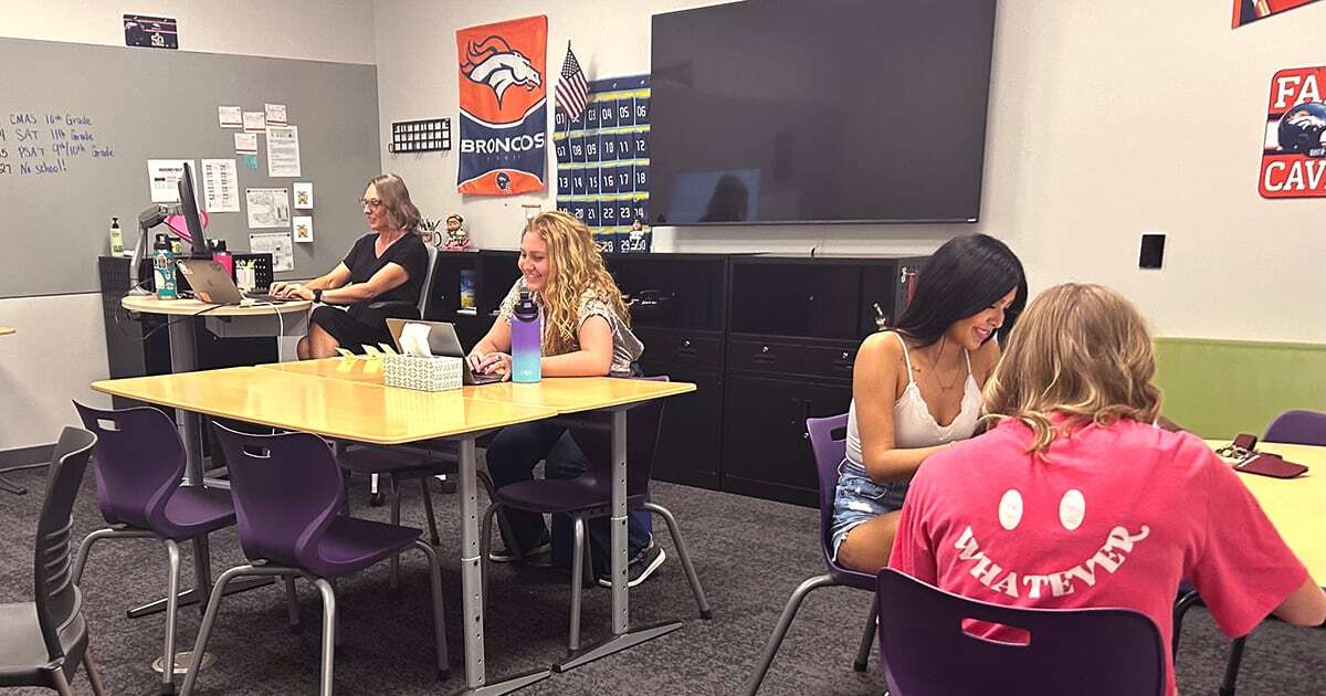 These Colorado school districts want their students back. So they’re adding online classes