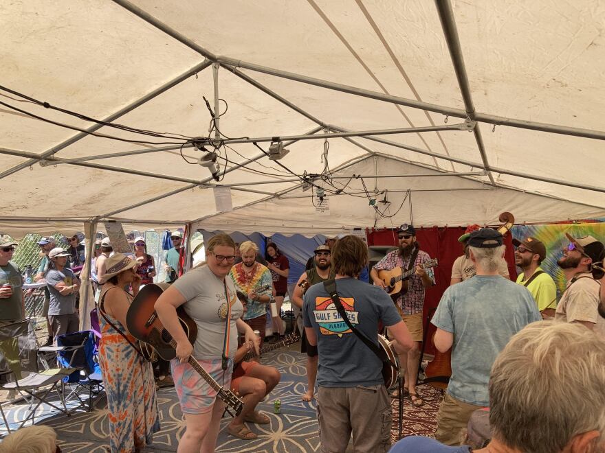 A pre-festival picking session takes place at the Telluride Town Park Campground.