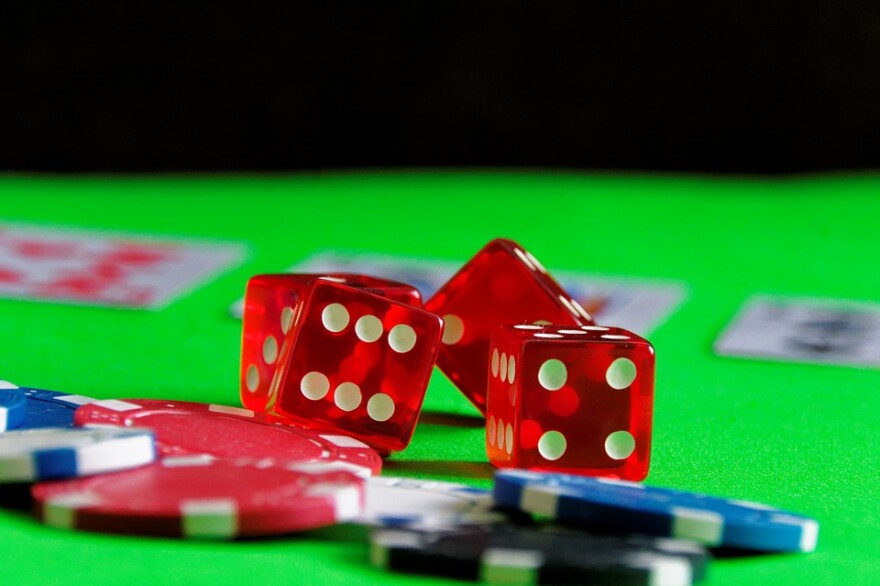 Cube-Gambling-Play-Card-Game-Poker-Cards-Casino-886343.jpg