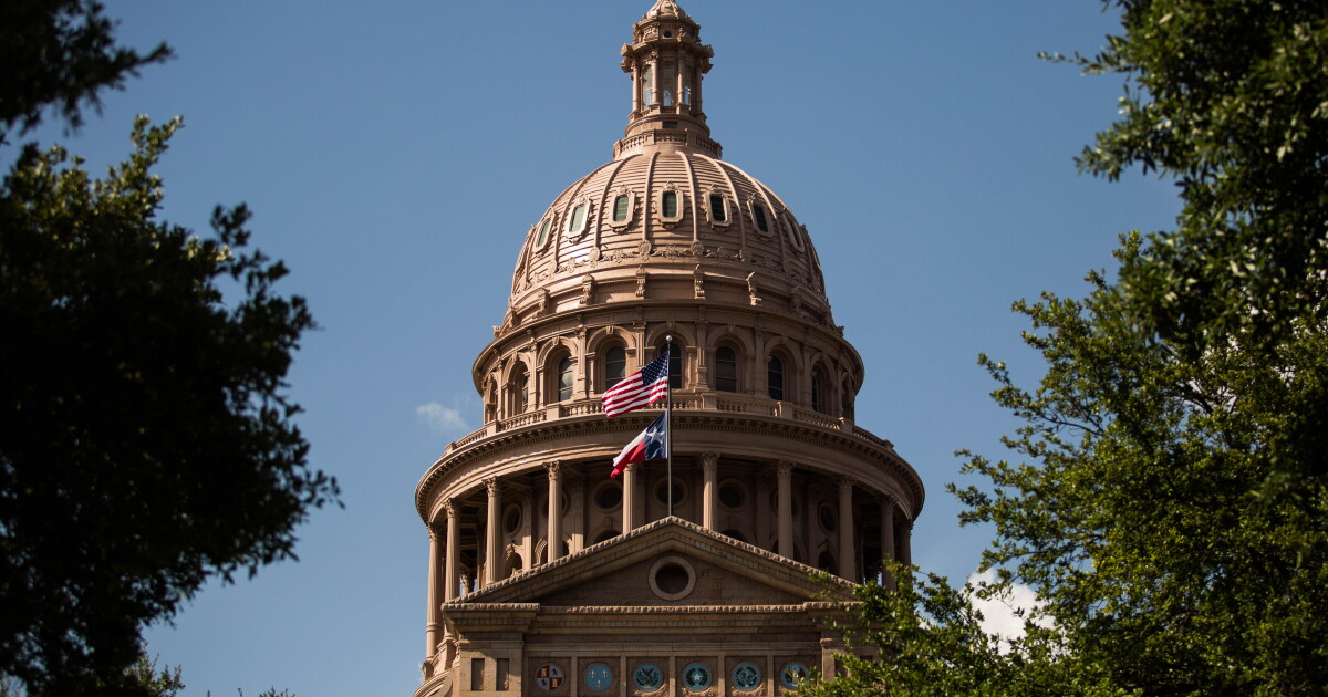 Texas House Democrats leave state to block proposed Republican ...