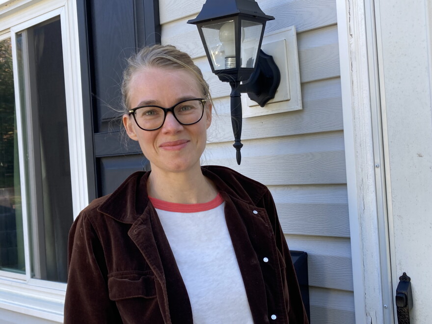 Rosina Snow rents her home, but she's able to save money and support renewable energy by joining a