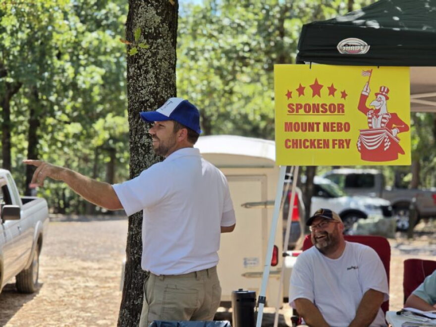 Libertarian gubernatorial candidate Colt Shelby (left) speaks to voters at the Mount Nebo Chicken Fry on Aug. 29, 2026.