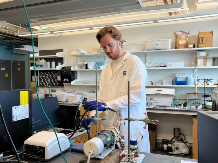 Ph.D. candidate Daniel Rourke runs battery experiments in the Electrochemical Energy Systems and Transport Laboratory at UMass Lowell. (Photo by Eylül Ergün)