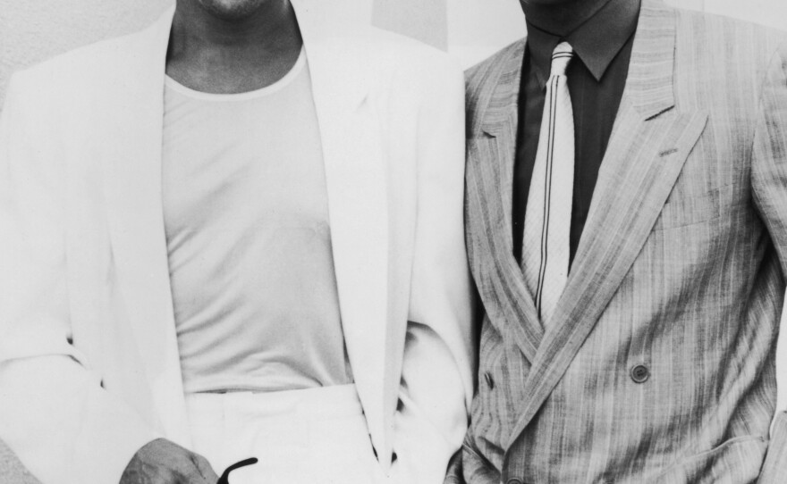 Undercover detectives Tubbs (Philip Michael Thomas) and Crockett (Don Johnson) in the TV detective series <em>Miami Vice</em>, circa 1988.