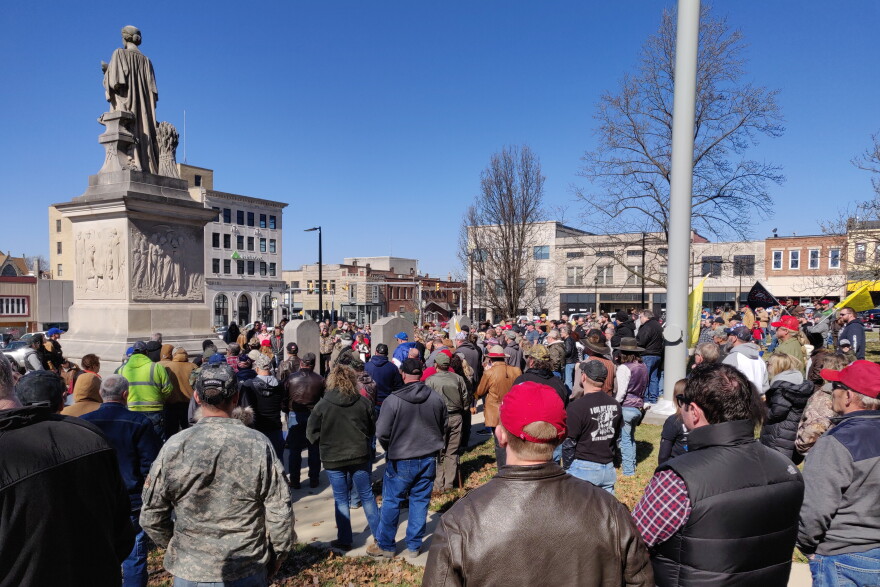 Second Amendment supporters rallied in Bedford. (George Hale, WFIU/WTIU News)