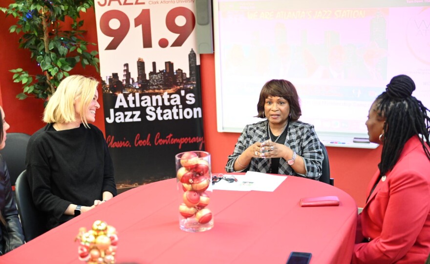 Wendy F. Williams talking during the "Lunch and Learn"