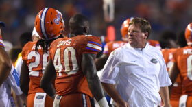 Florida coach Jim McElwain talks sternly to linebacker Jarrad Davis (40). McElwain was openly displeased about some of his player's behavior during the game. Florida committed 12 penalties, costing them 105-yards.