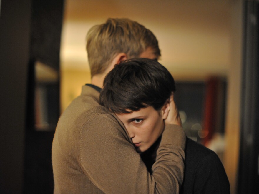 In <em>Double Lover, </em>Chloé<em> </em>(Marine Vacth) falls in love with her psychoanalyst Paul (Jeremie Reiner). As they get closer, Chloé starts to learn some insidious secrets about her lover.