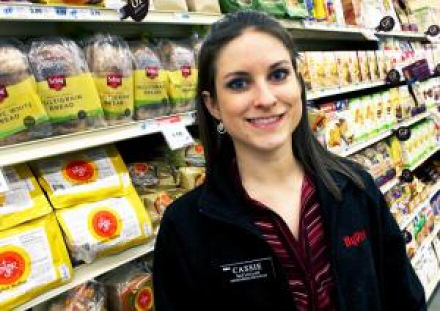 Cassie McLellan, a registered dietician, advises customers at the HyVee store in Columbia, Mo., on their grocery purchases.